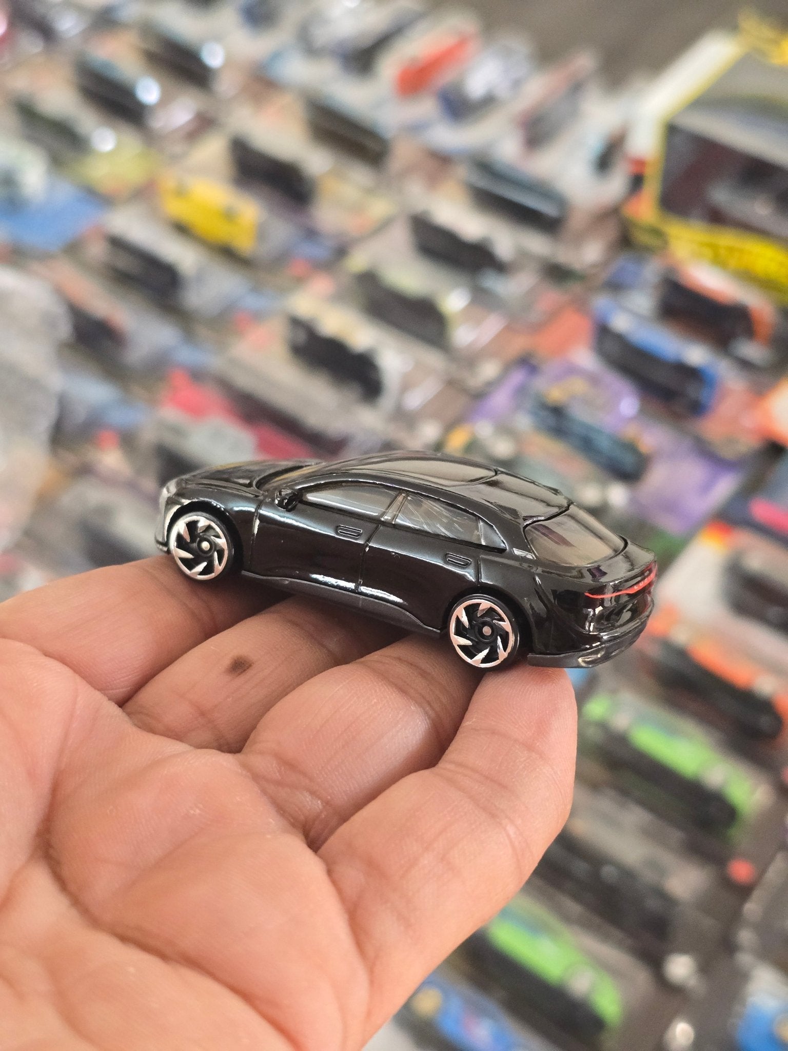 Hot Wheels Lucid Air - Black (Uncarded) - Kinder Logs