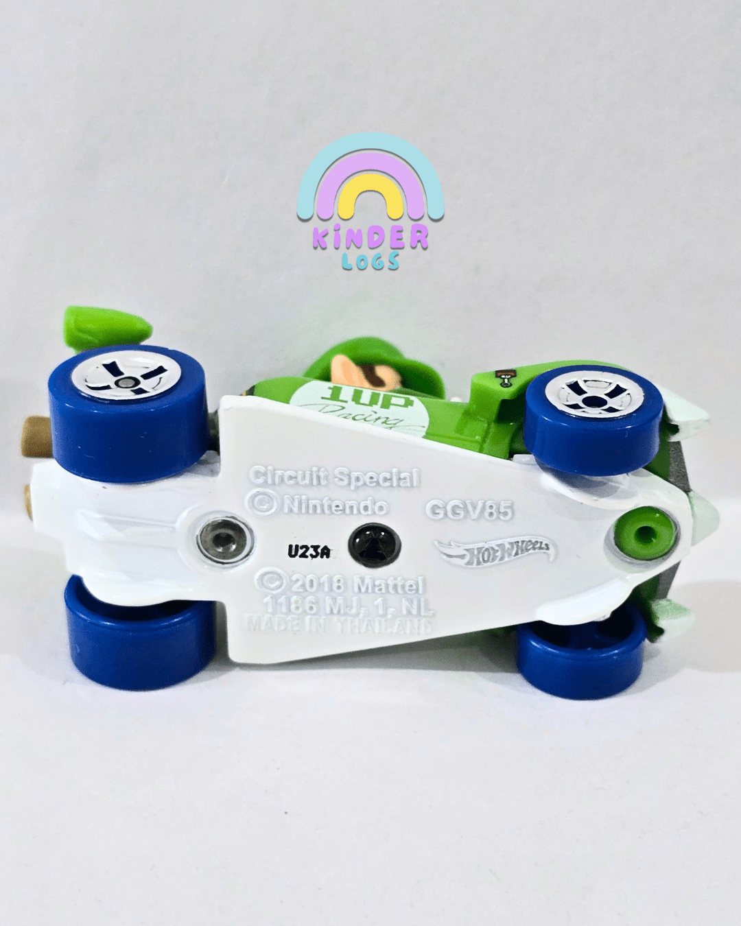 Hot Wheels Mario Kart - Circuit Special - LUIGI Car (Uncarded) - Kinder Logs