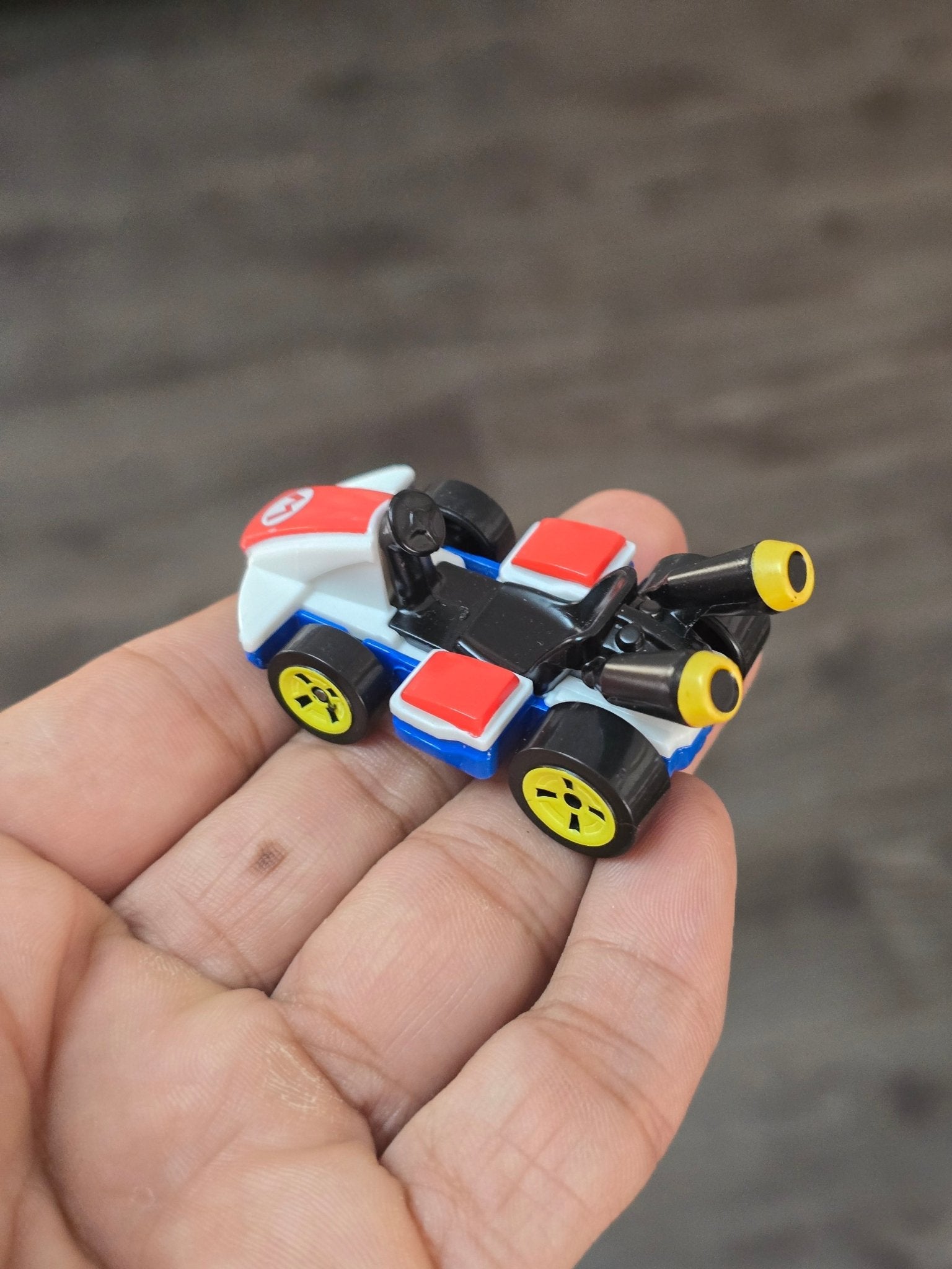 Hot Wheels Mario Kart - Standard Kart (Uncarded - New) - Kinder Logs