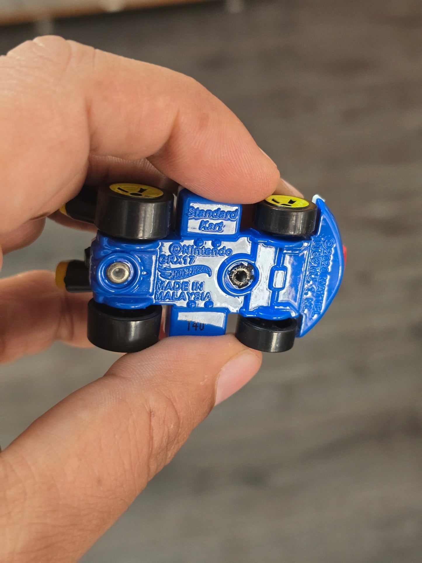 Hot Wheels Mario Kart - Standard Kart (Uncarded - New) - Kinder Logs