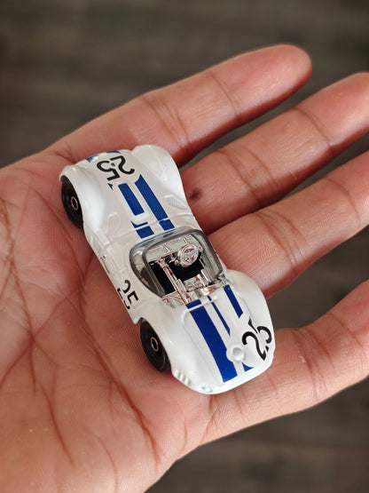 Hot Wheels Maserati Tipo 61 (White) - Kinder Logs