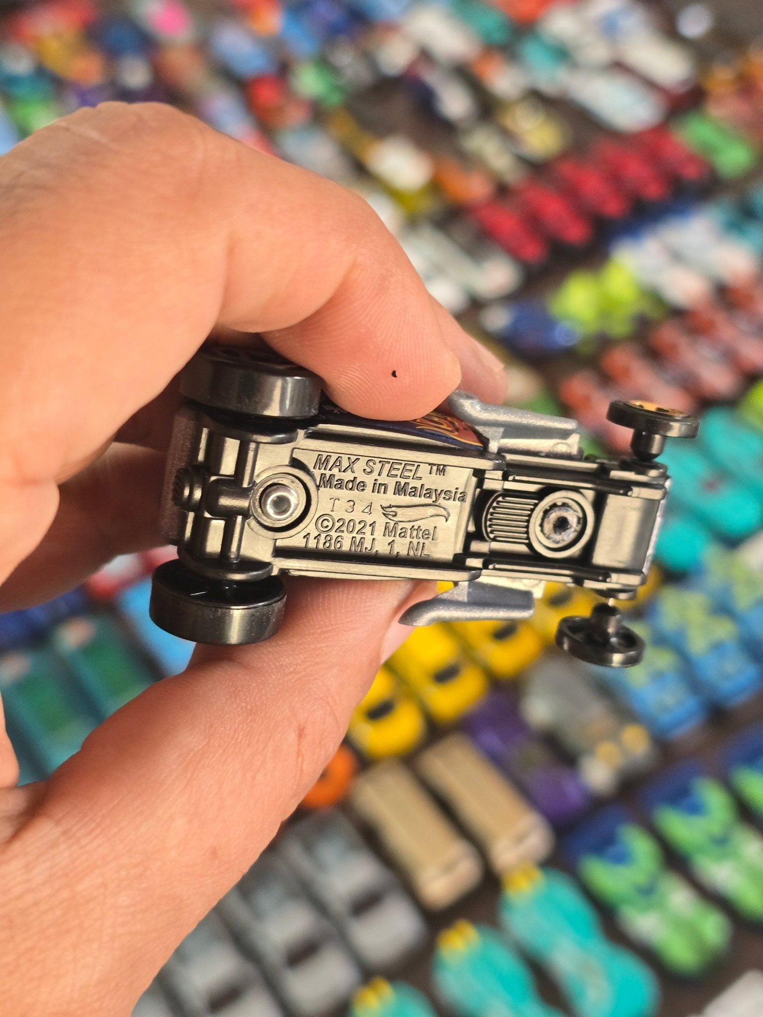 Hot Wheels Max Steel - Dark Blue (Uncarded - New) - Kinder Logs