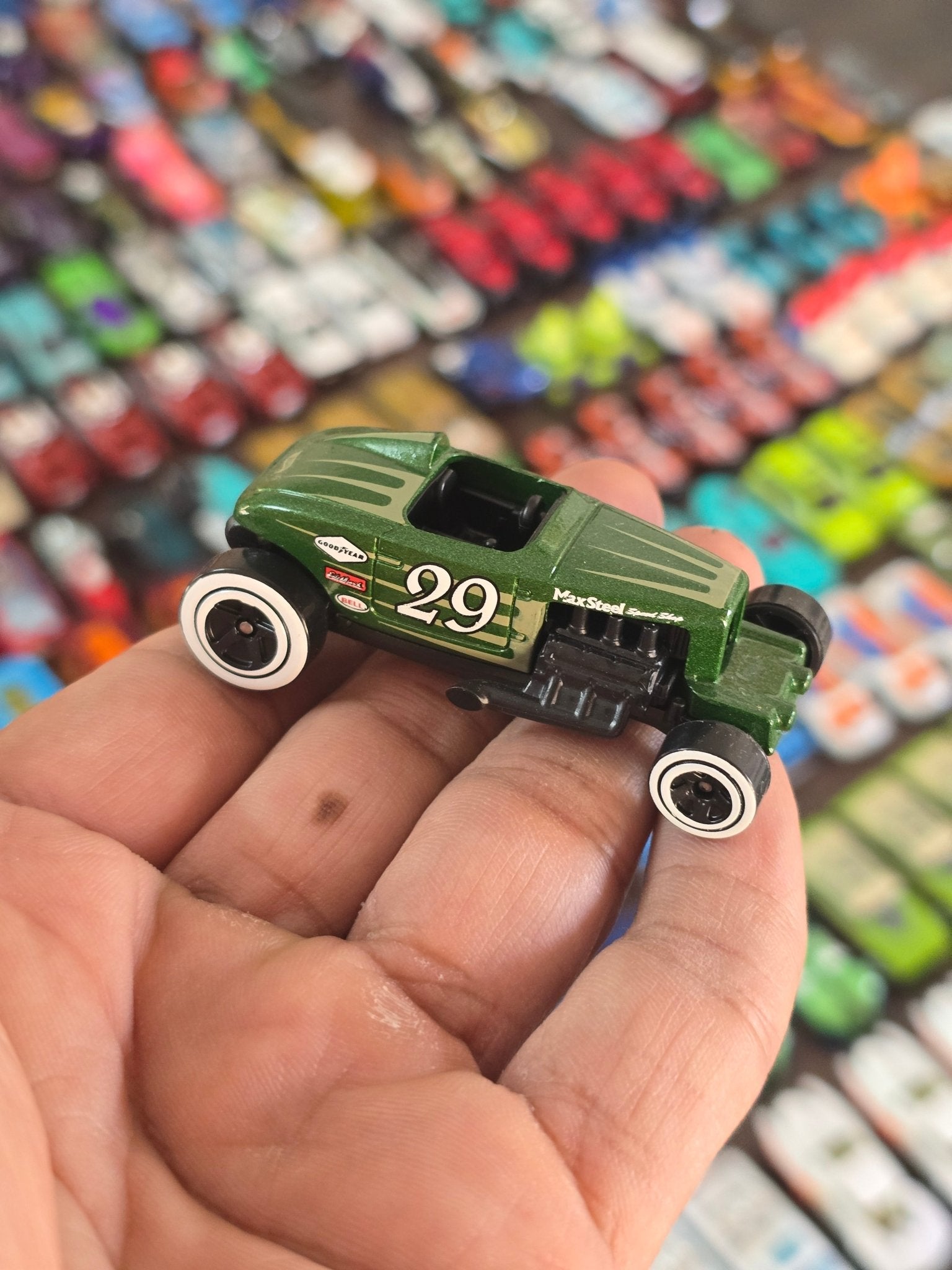 Hot Wheels Max Steel - Green (Uncarded - New) - Kinder Logs