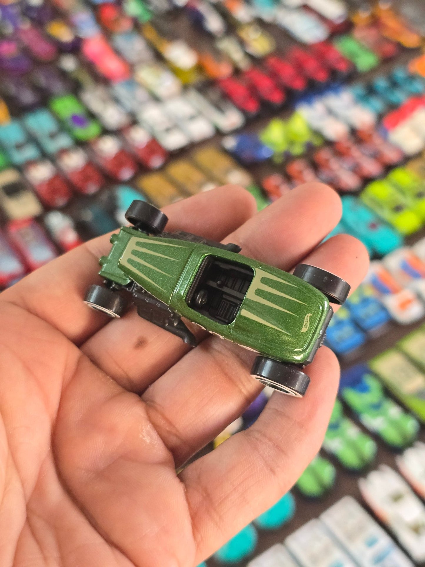 Hot Wheels Max Steel - Green (Uncarded - New) - Kinder Logs