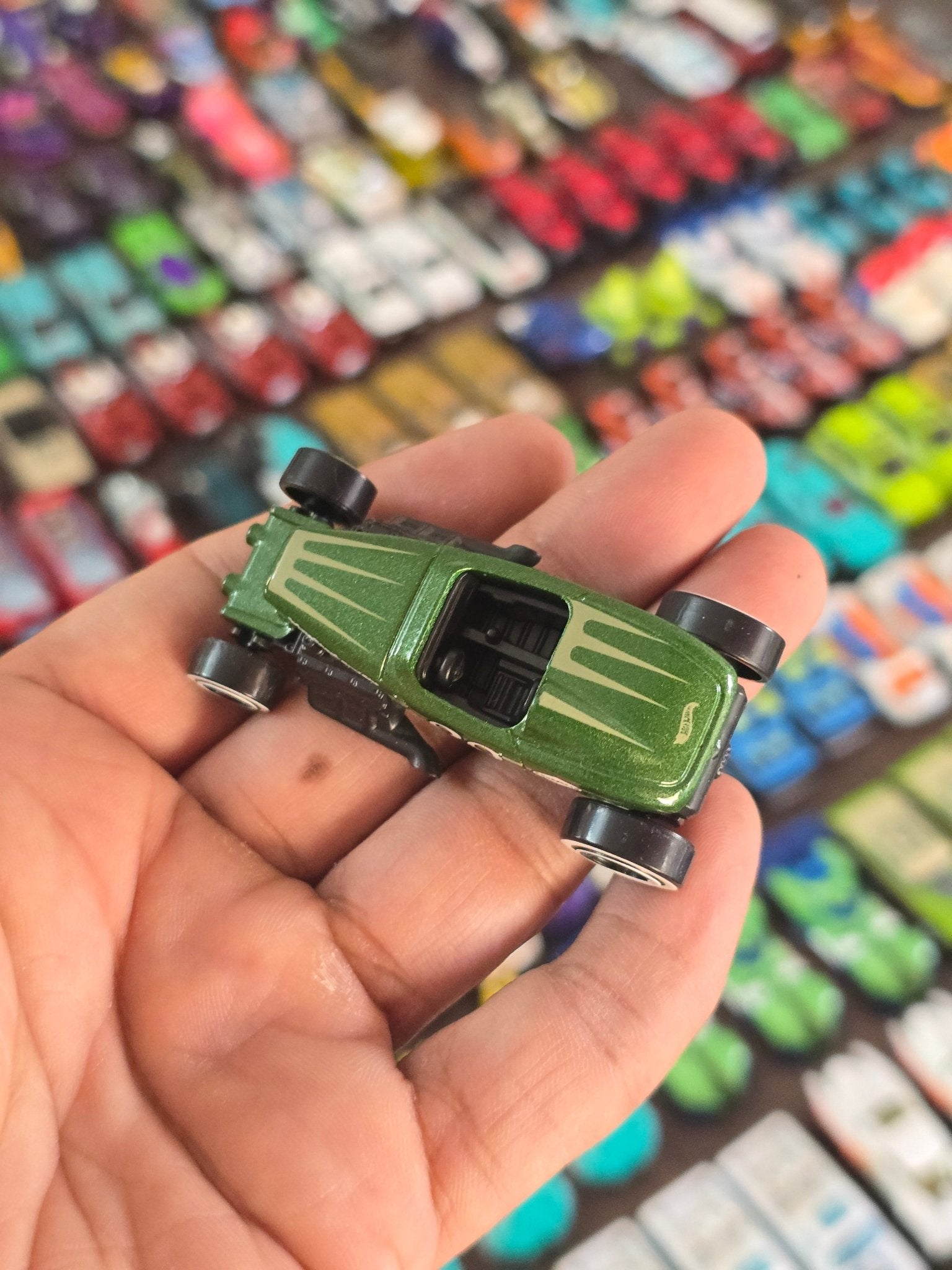 Hot Wheels Max Steel - Green (Uncarded - New) - Kinder Logs