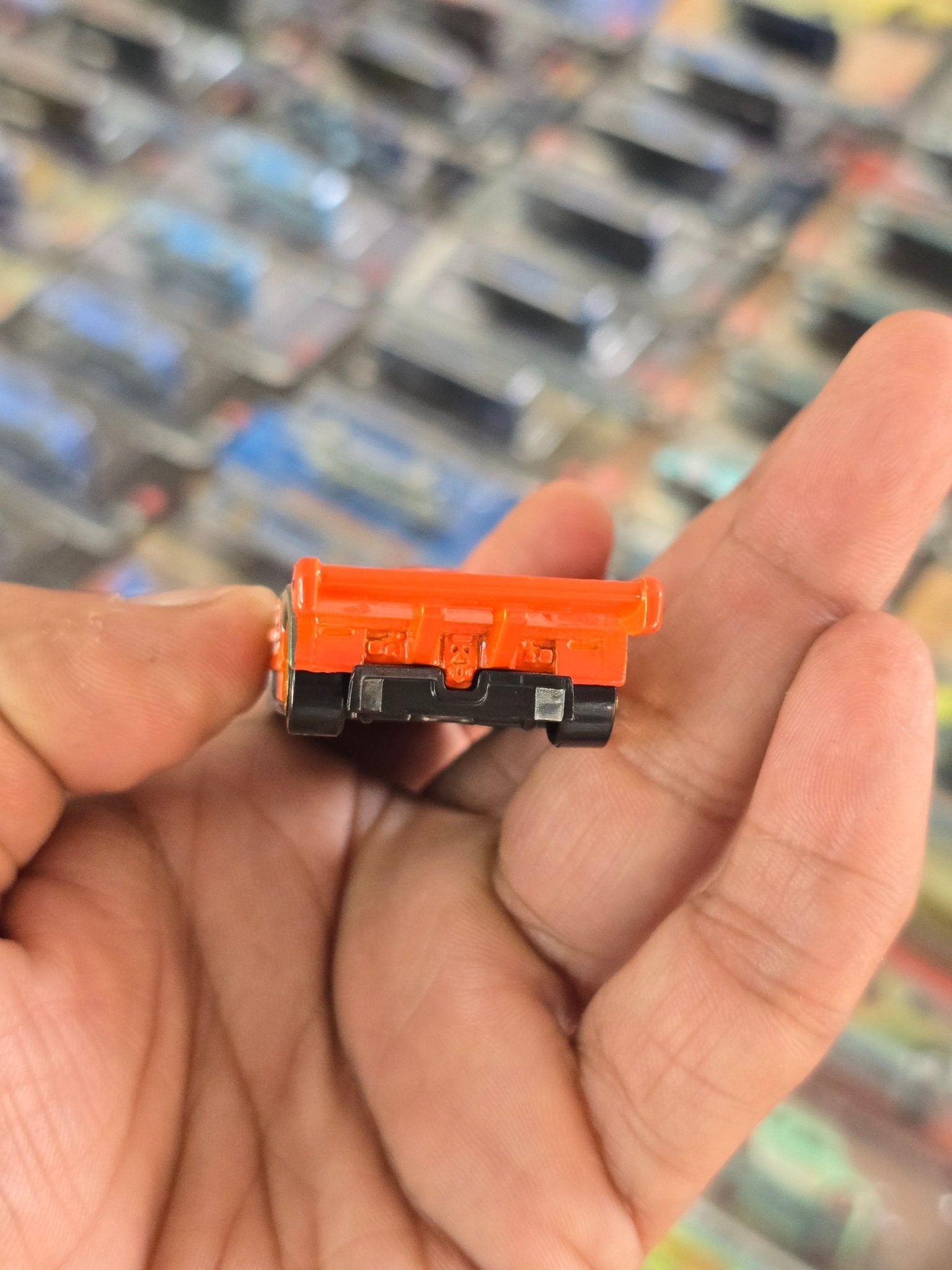 Hot Wheels Mazda 787B - Orange (Uncarded) - Kinder Logs