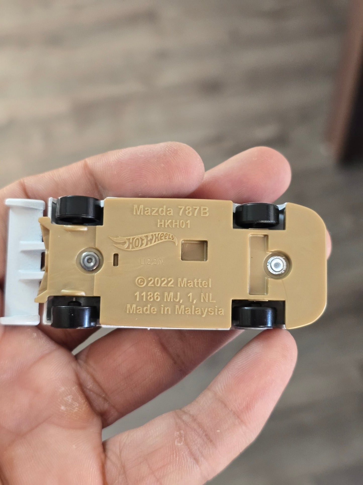 Hot Wheels Mazda 787B - White (Uncarded - New) - Kinder Logs