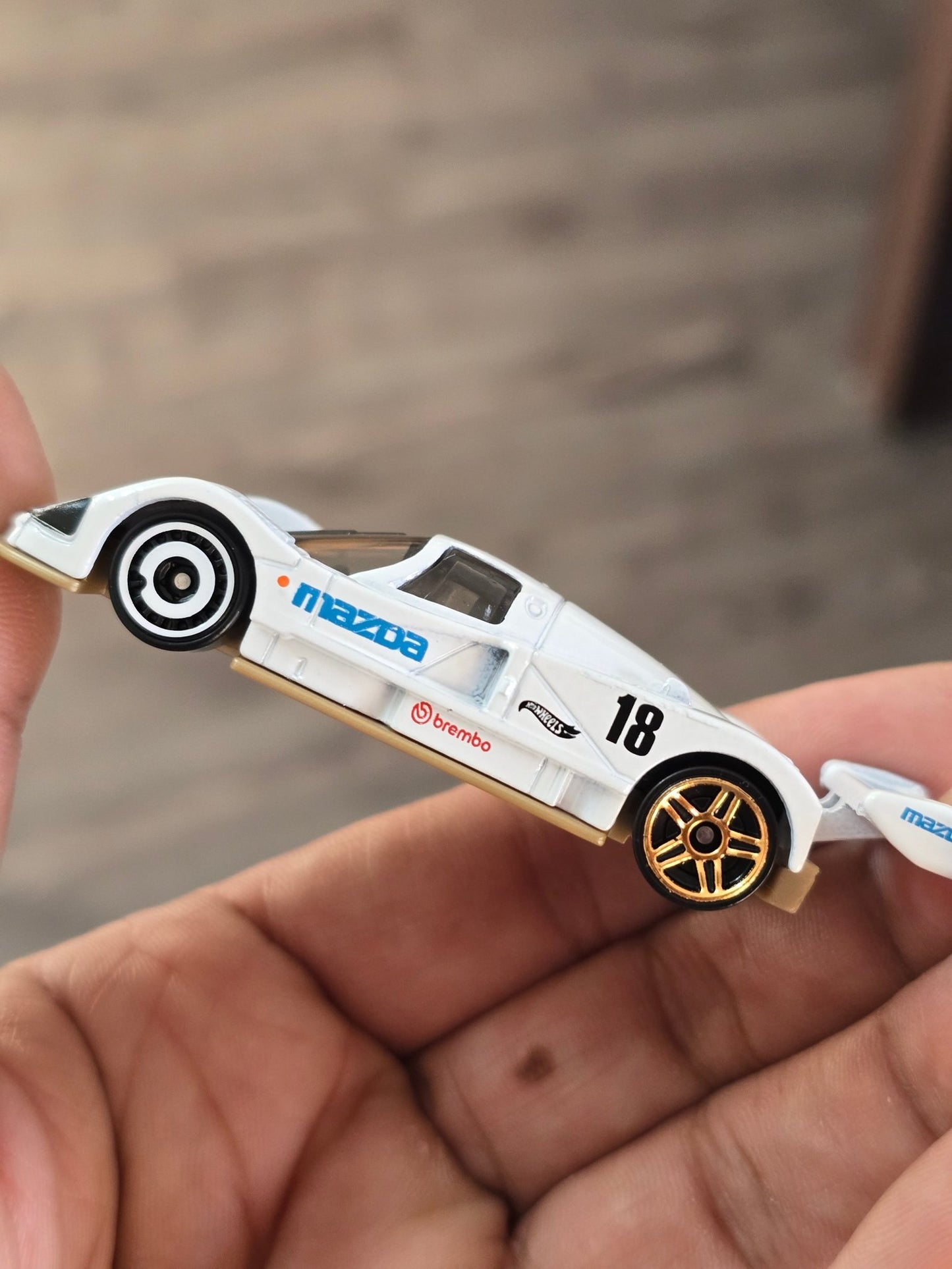 Hot Wheels Mazda 787B - White (Uncarded - New) - Kinder Logs