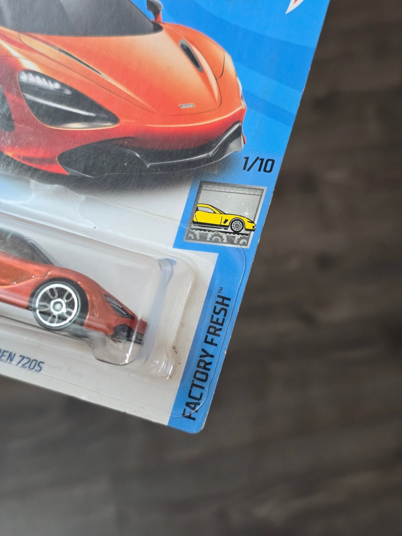 Hot Wheels McLaren 720S - Orange (2018 Card) - Kinder Logs