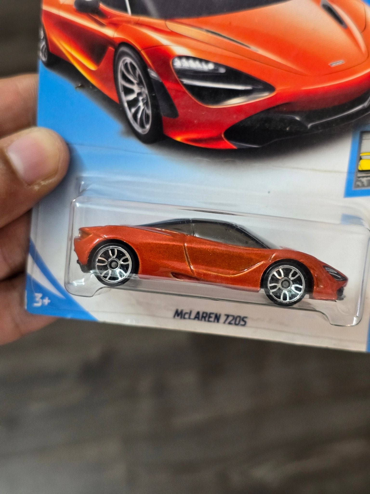 Hot Wheels McLaren 720S - Orange (2018 Card) - Kinder Logs
