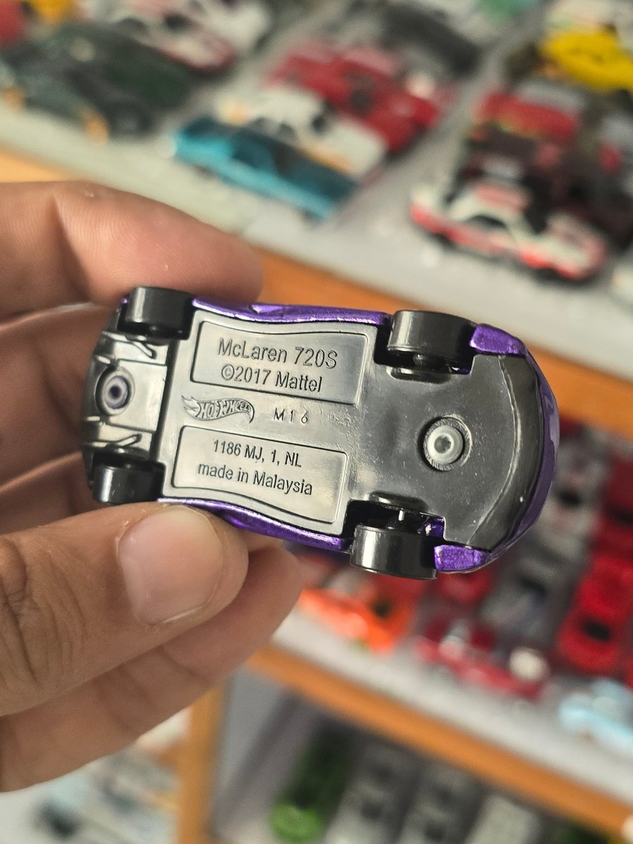 Hot Wheels McLaren 720S - Purple (Uncarded) - Kinder Logs