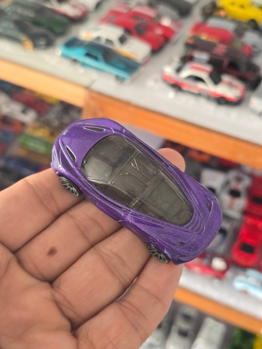 Hot Wheels McLaren 720S - Purple (Uncarded) - Kinder Logs