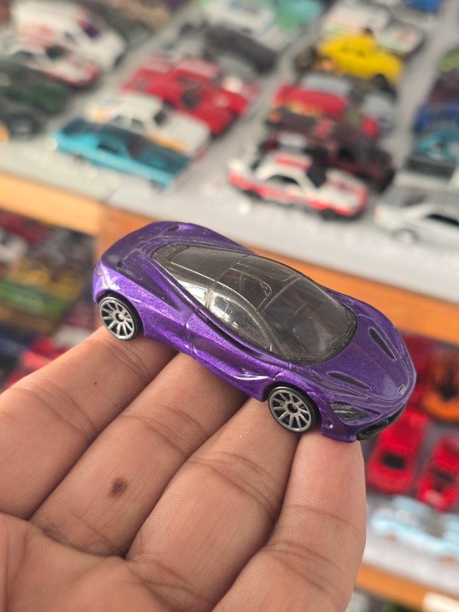 Hot Wheels McLaren 720S - Purple (Uncarded) - Kinder Logs