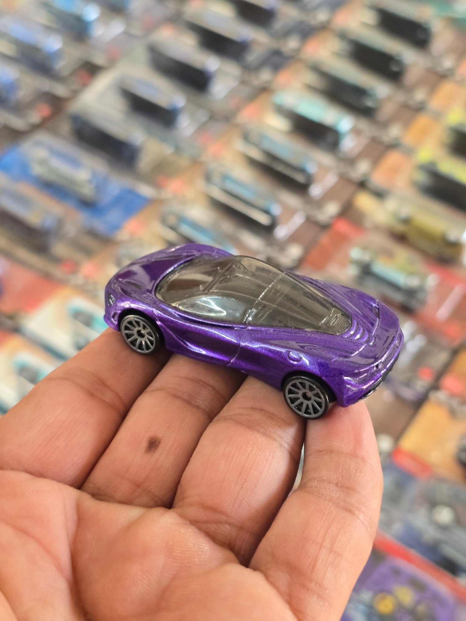Hot Wheels McLaren 720S - Purple (Uncarded) - Kinder Logs