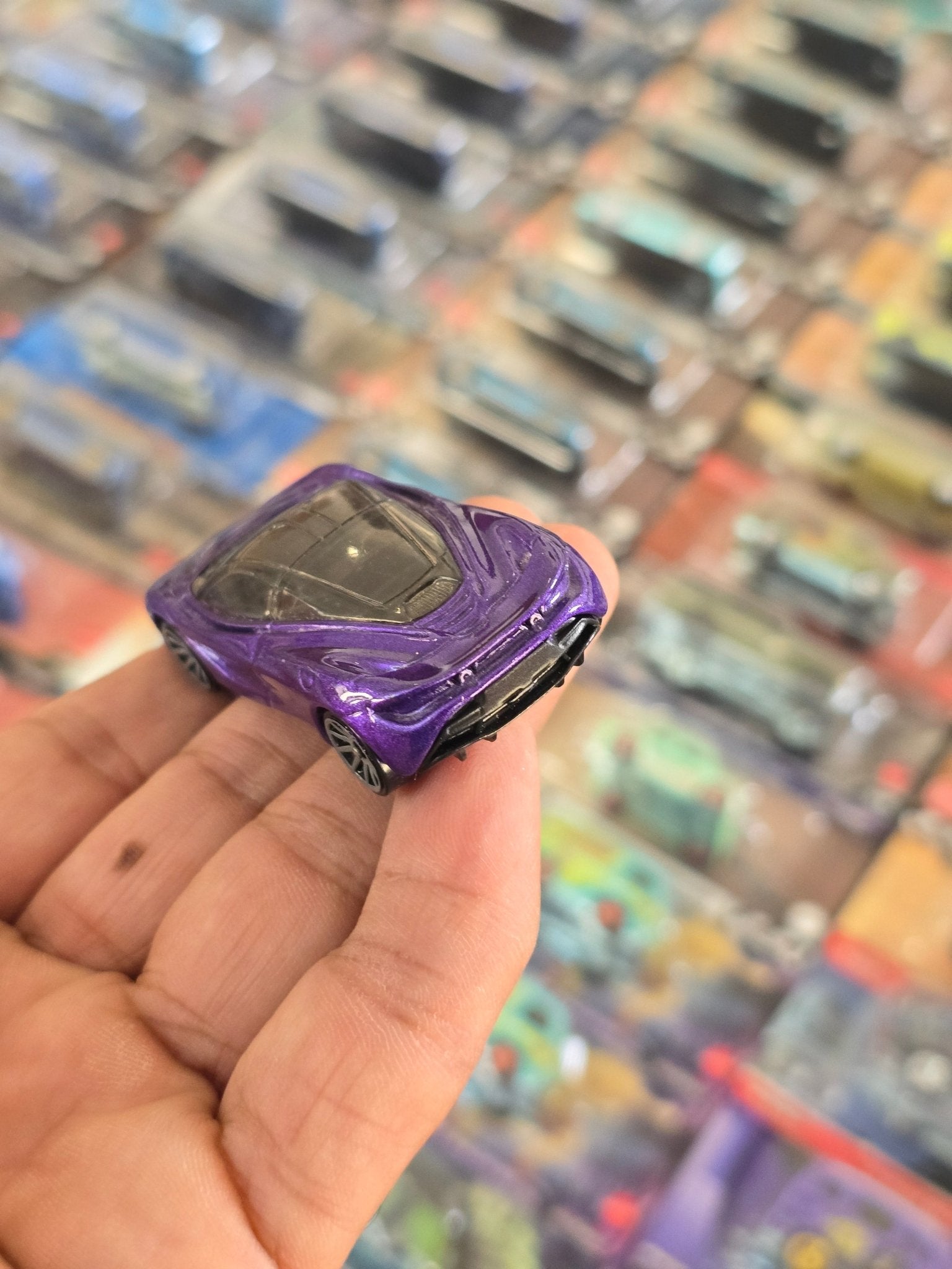 Hot Wheels McLaren 720S - Purple (Uncarded) - Kinder Logs