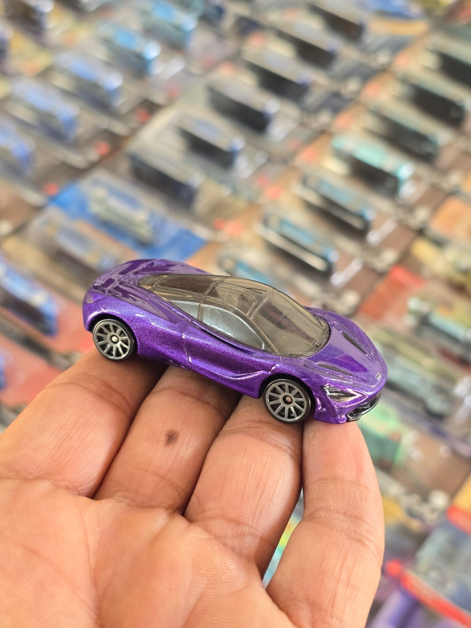 Hot Wheels McLaren 720S - Purple (Uncarded) - Kinder Logs
