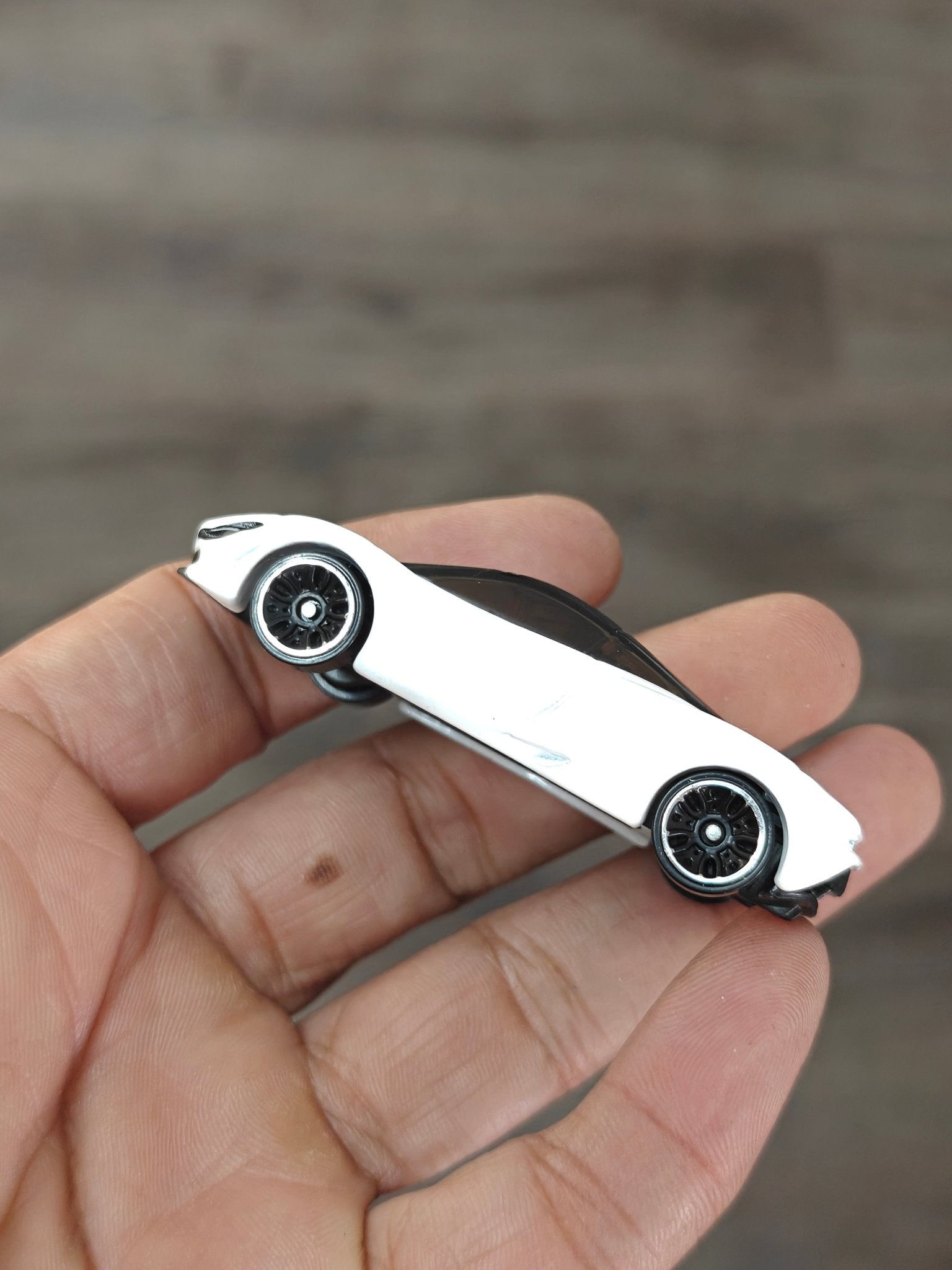 Hot Wheels McLaren 720S - White (Uncarded - New) - Kinder Logs