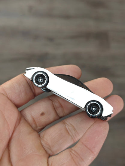 Hot Wheels McLaren 720S - White (Uncarded - New) - Kinder Logs