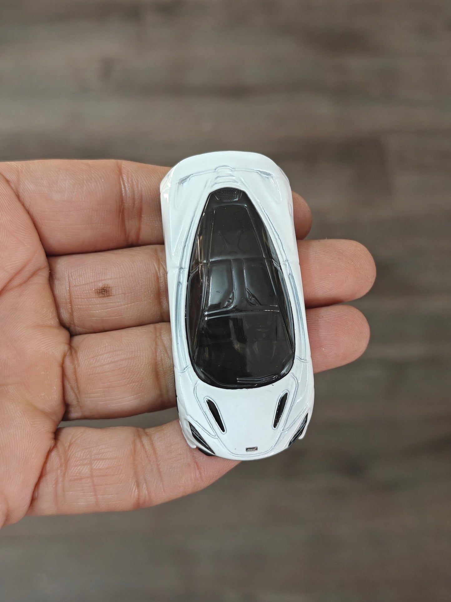 Hot Wheels McLaren 720S - White (Uncarded - New) - Kinder Logs