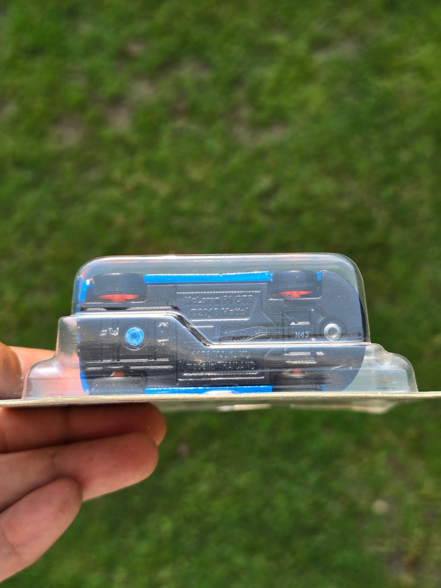 Hot Wheels McLaren F1 GTR British Horse Power Edition - Kinder Logs