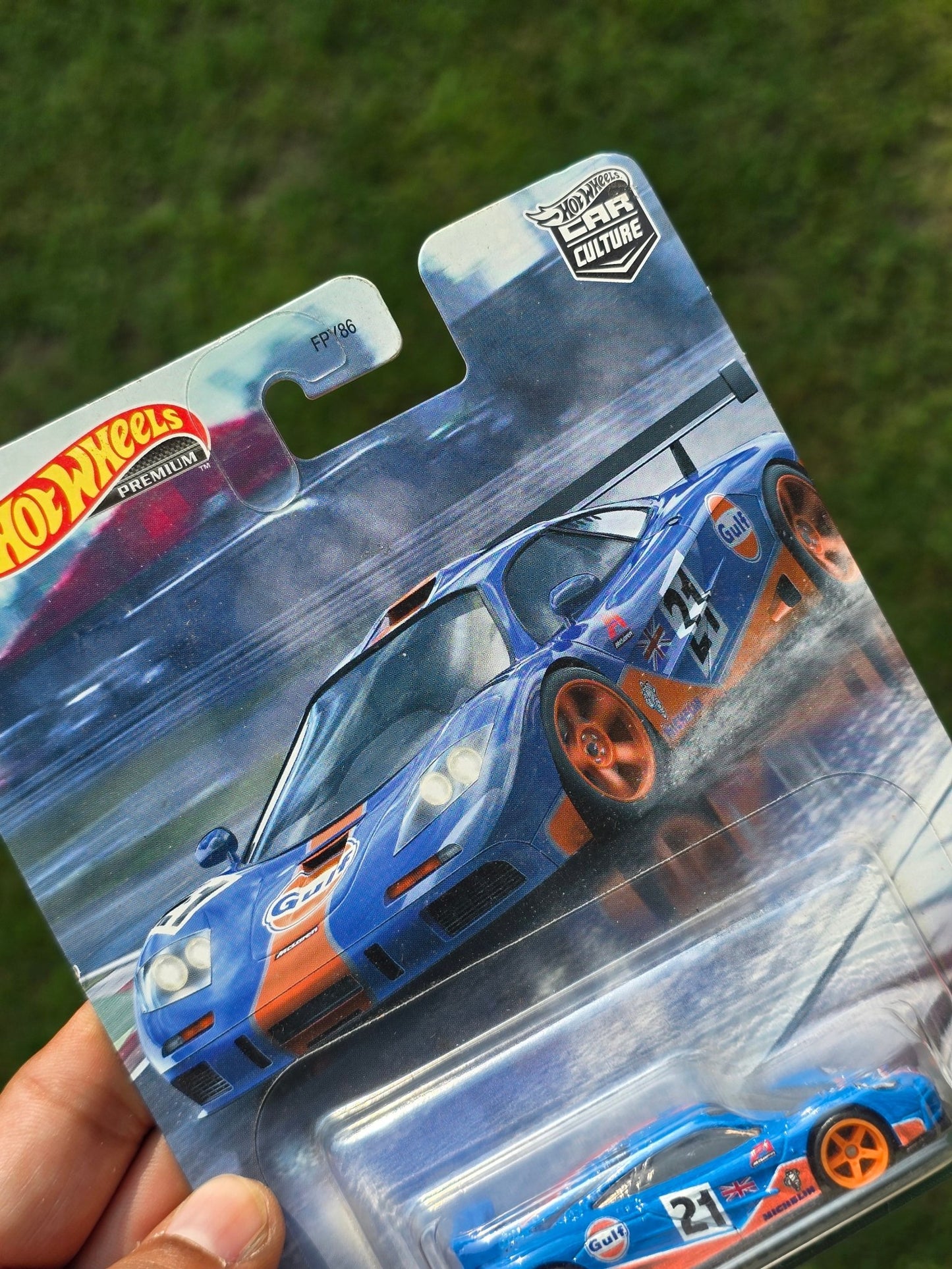 Hot Wheels McLaren F1 GTR British Horse Power Edition - Kinder Logs