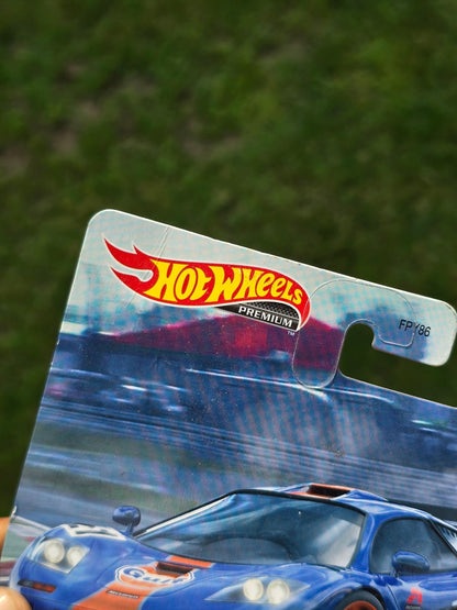 Hot Wheels McLaren F1 GTR British Horse Power Edition - Kinder Logs