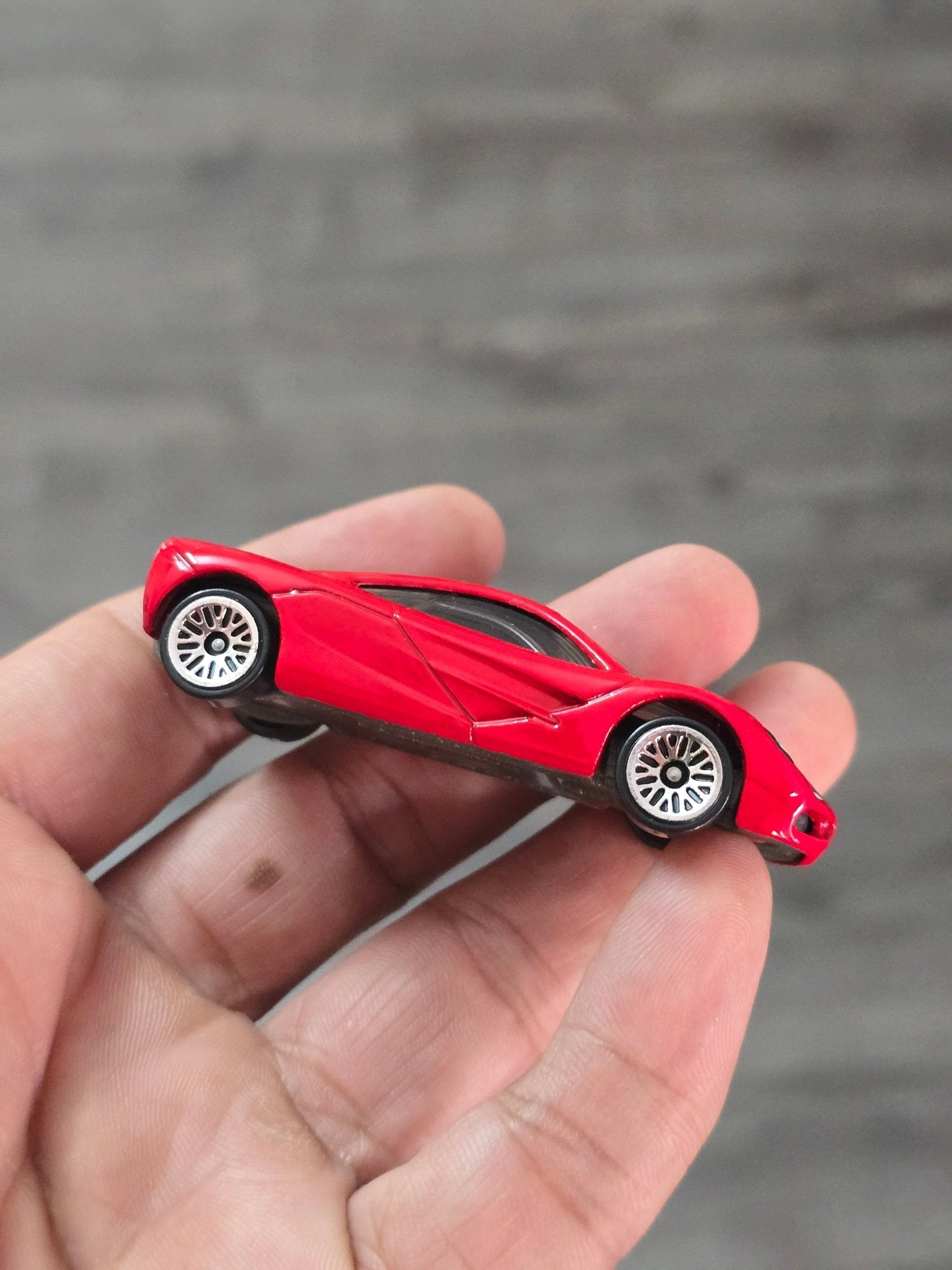 Hot Wheels McLaren F1 - Red (Uncarded - New) - Kinder Logs