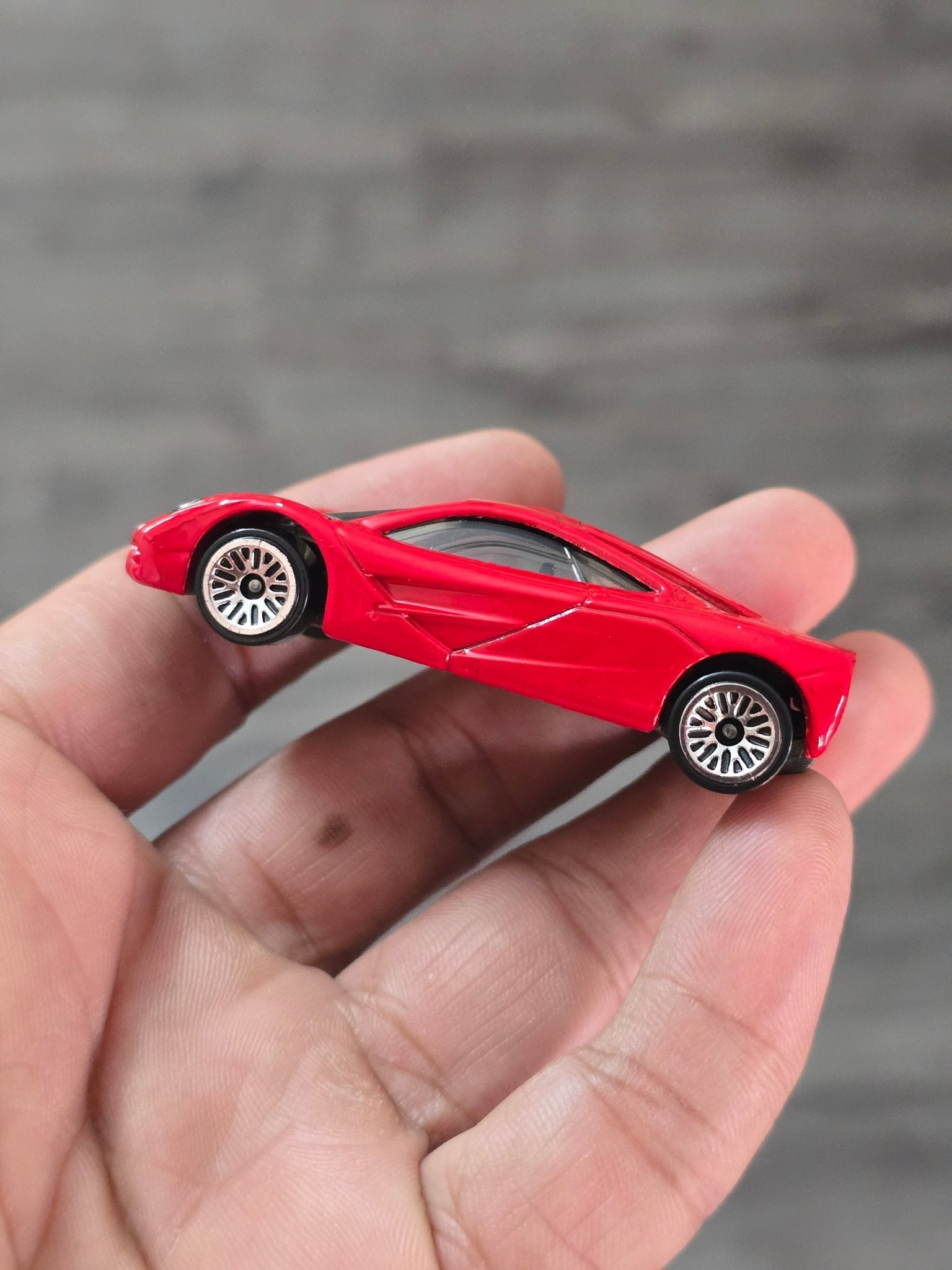 Hot Wheels McLaren F1 - Red (Uncarded - New) - Kinder Logs