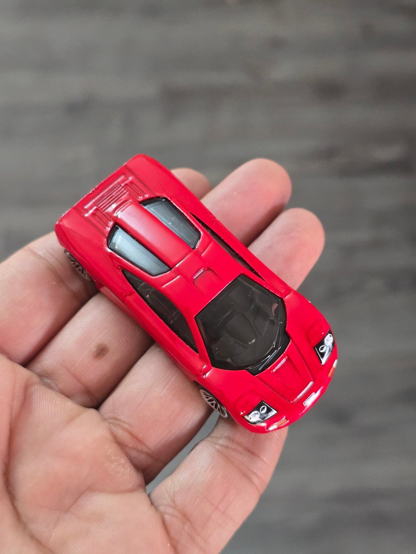 Hot Wheels McLaren F1 - Red (Uncarded - New) - Kinder Logs