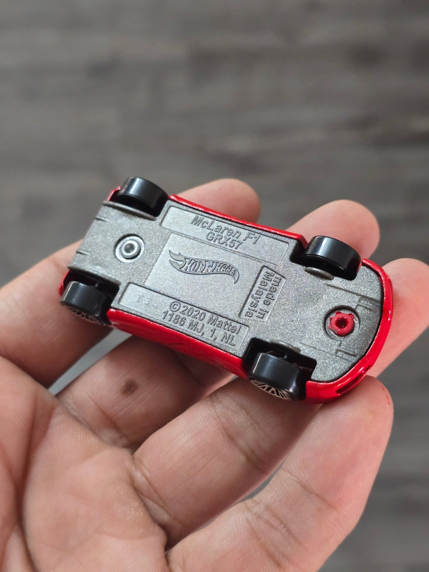 Hot Wheels McLaren F1 - Red (Uncarded - New) - Kinder Logs