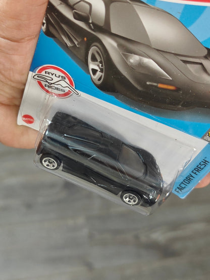Hot Wheels McLaren F1 Ryu's Rides - Black (Imported) - Kinder Logs