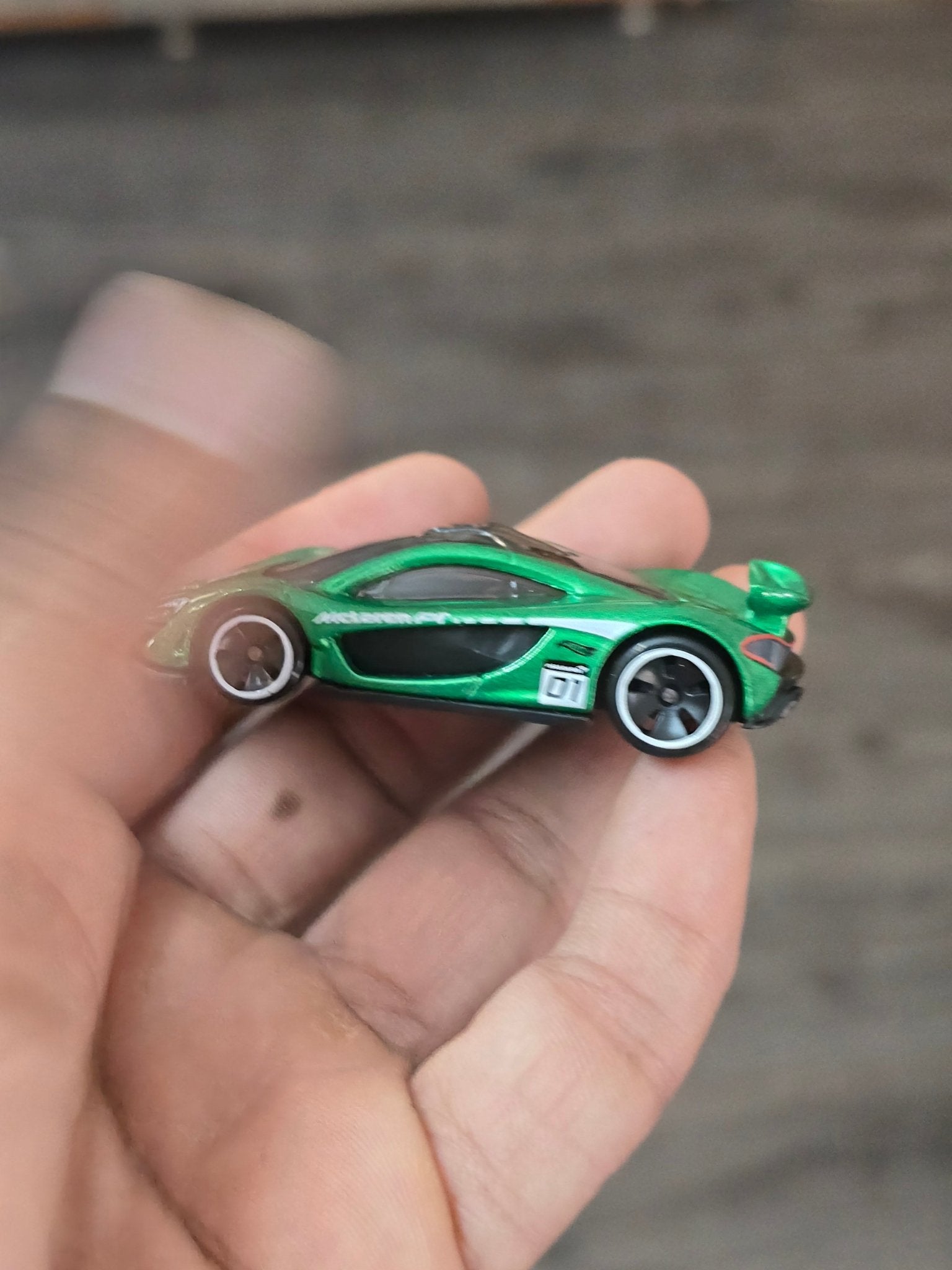 Hot Wheels McLaren P1 - Hybrid Speed (Uncarded - New) - Kinder Logs