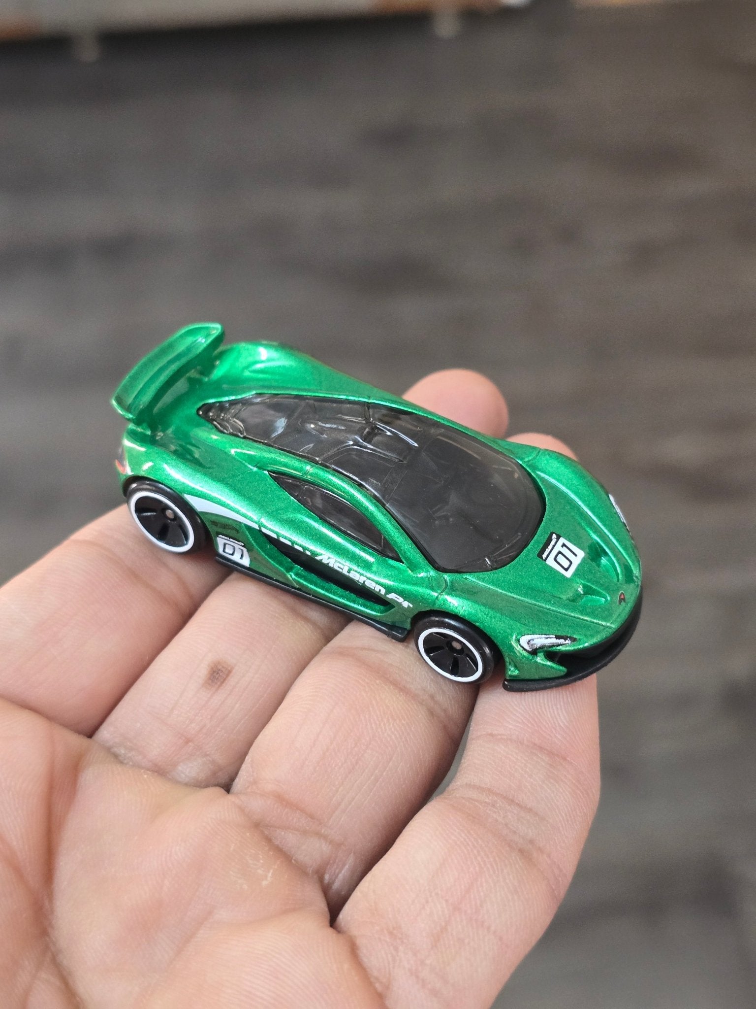 Hot Wheels McLaren P1 - Hybrid Speed (Uncarded - New) - Kinder Logs