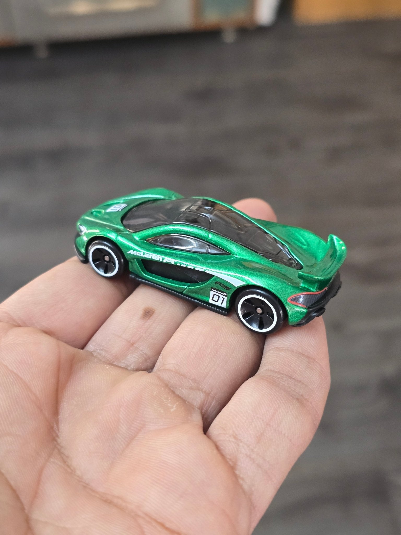 Hot Wheels McLaren P1 - Hybrid Speed (Uncarded - New) - Kinder Logs