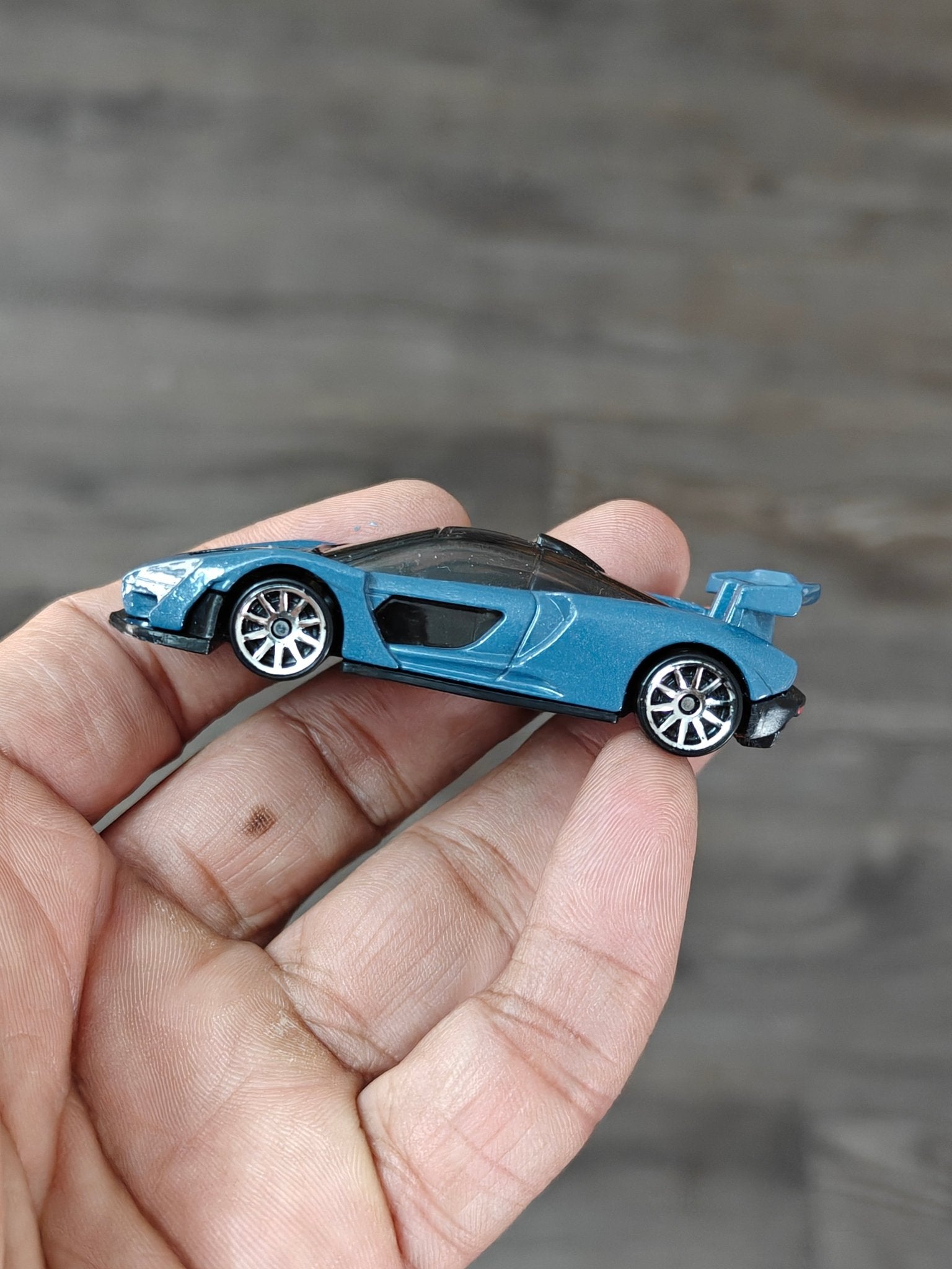 Hot Wheels McLaren Senna - Blue (Uncarded - New) - Kinder Logs
