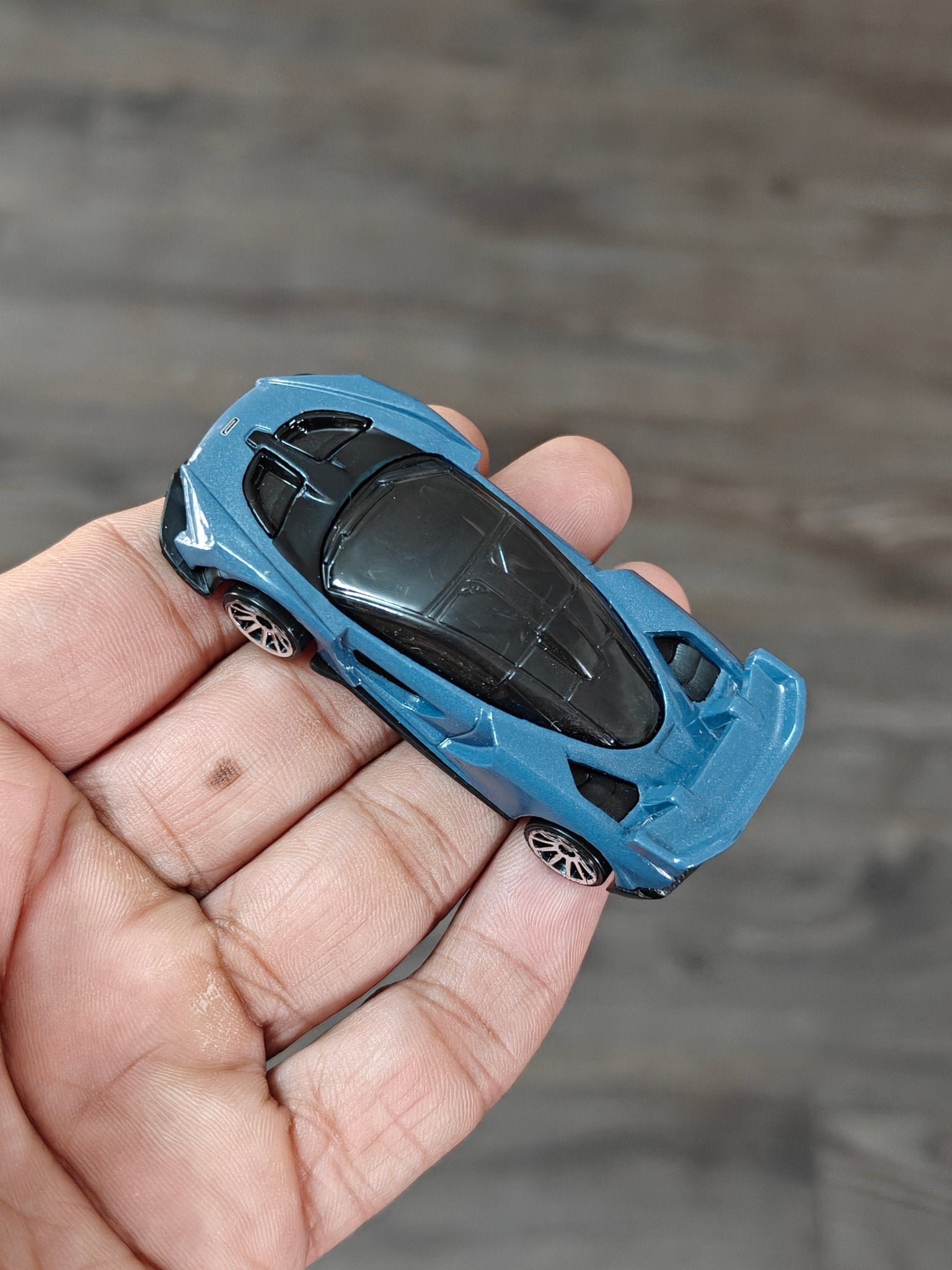 Hot Wheels McLaren Senna - Blue (Uncarded - New) - Kinder Logs