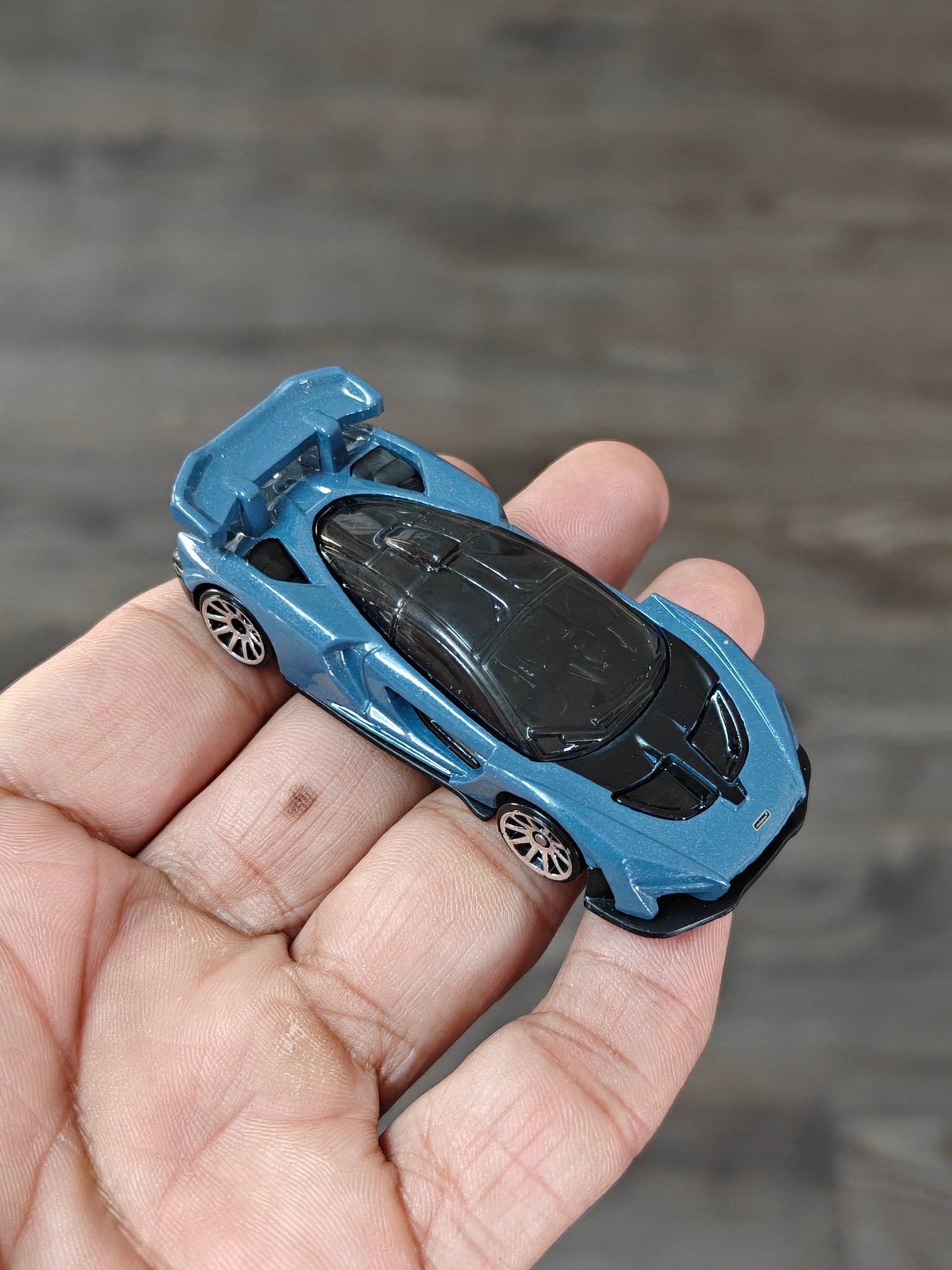 Hot Wheels McLaren Senna - Blue (Uncarded - New) - Kinder Logs