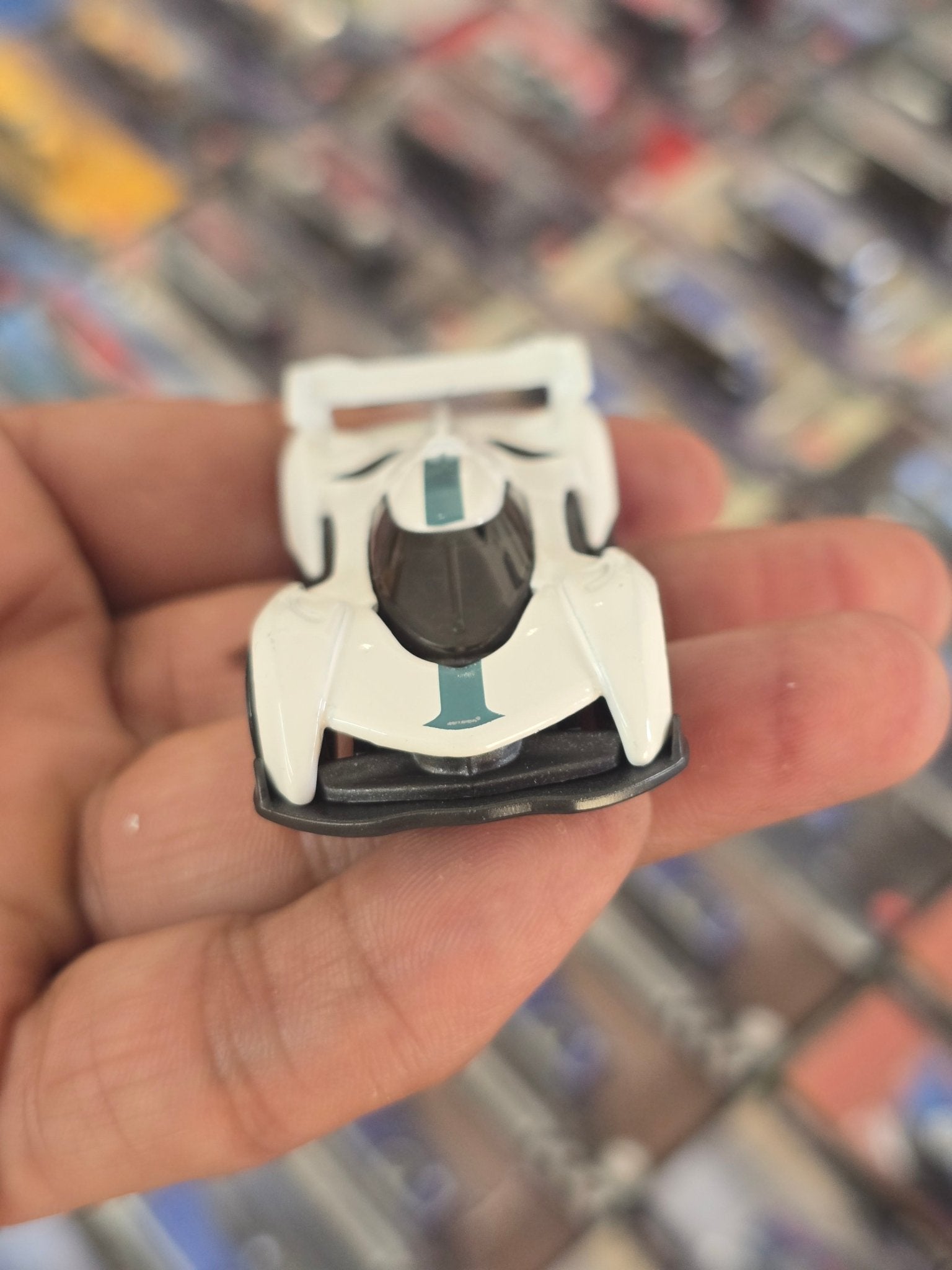 Hot Wheels McLaren Solus GT - White (Uncarded) - Kinder Logs