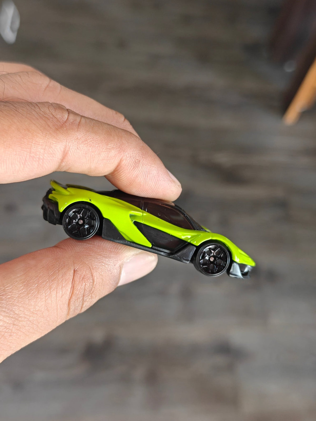 Hot Wheels McLaren W1 - Green (Uncarded - New) - Kinder Logs
