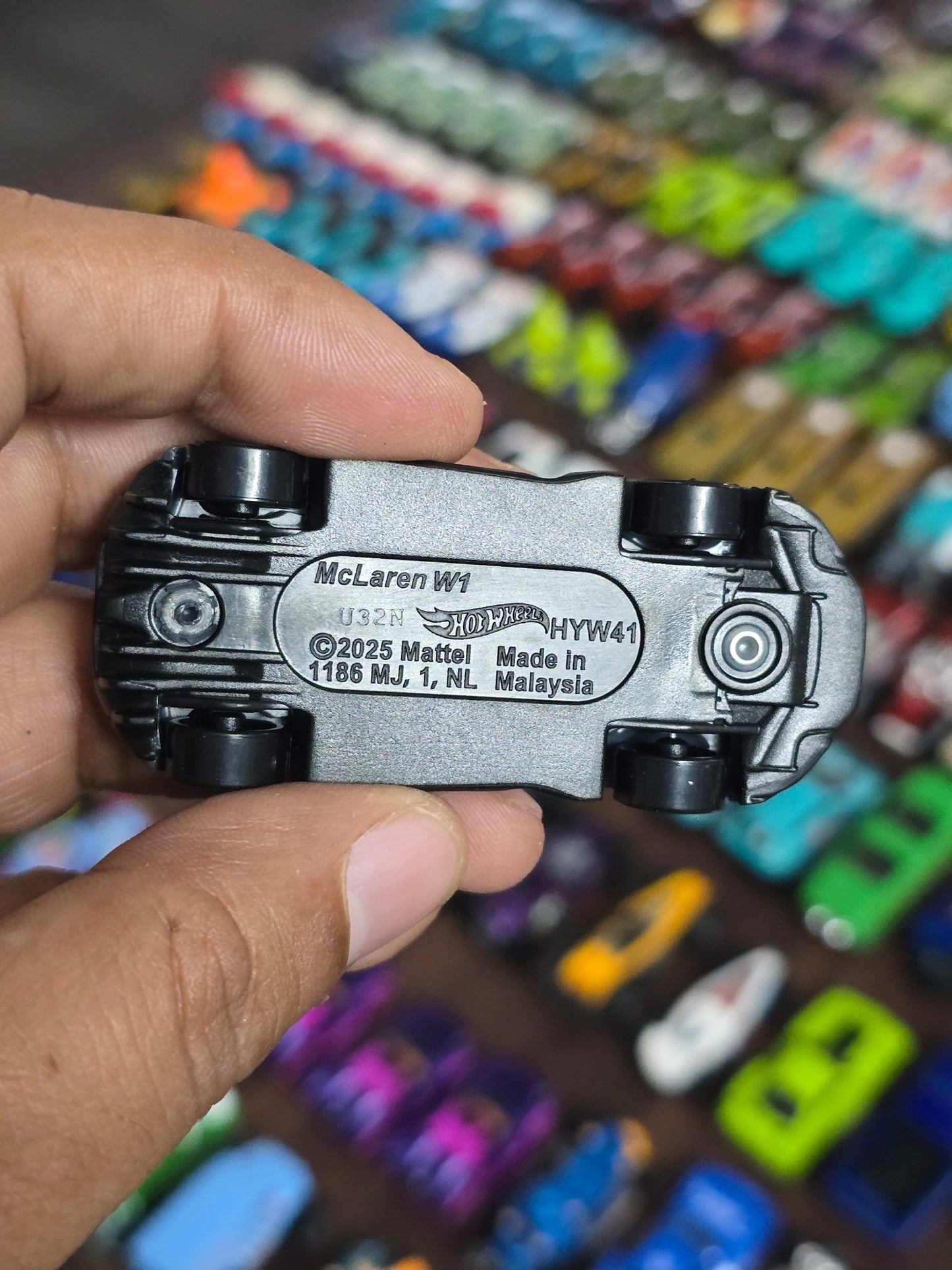 Hot Wheels McLaren W1 - Grey (Uncarded - New) - Kinder Logs