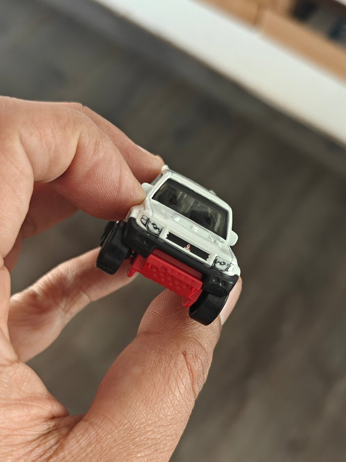 Hot Wheels Mitsubishi Pajero Evolution - White (Uncarded - New) - Kinder Logs