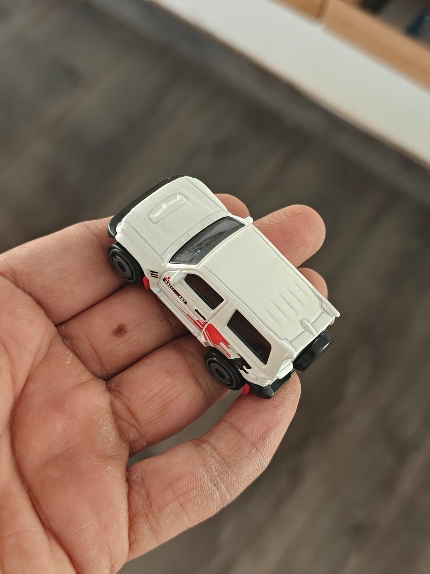 Hot Wheels Mitsubishi Pajero Evolution - White (Uncarded - New) - Kinder Logs