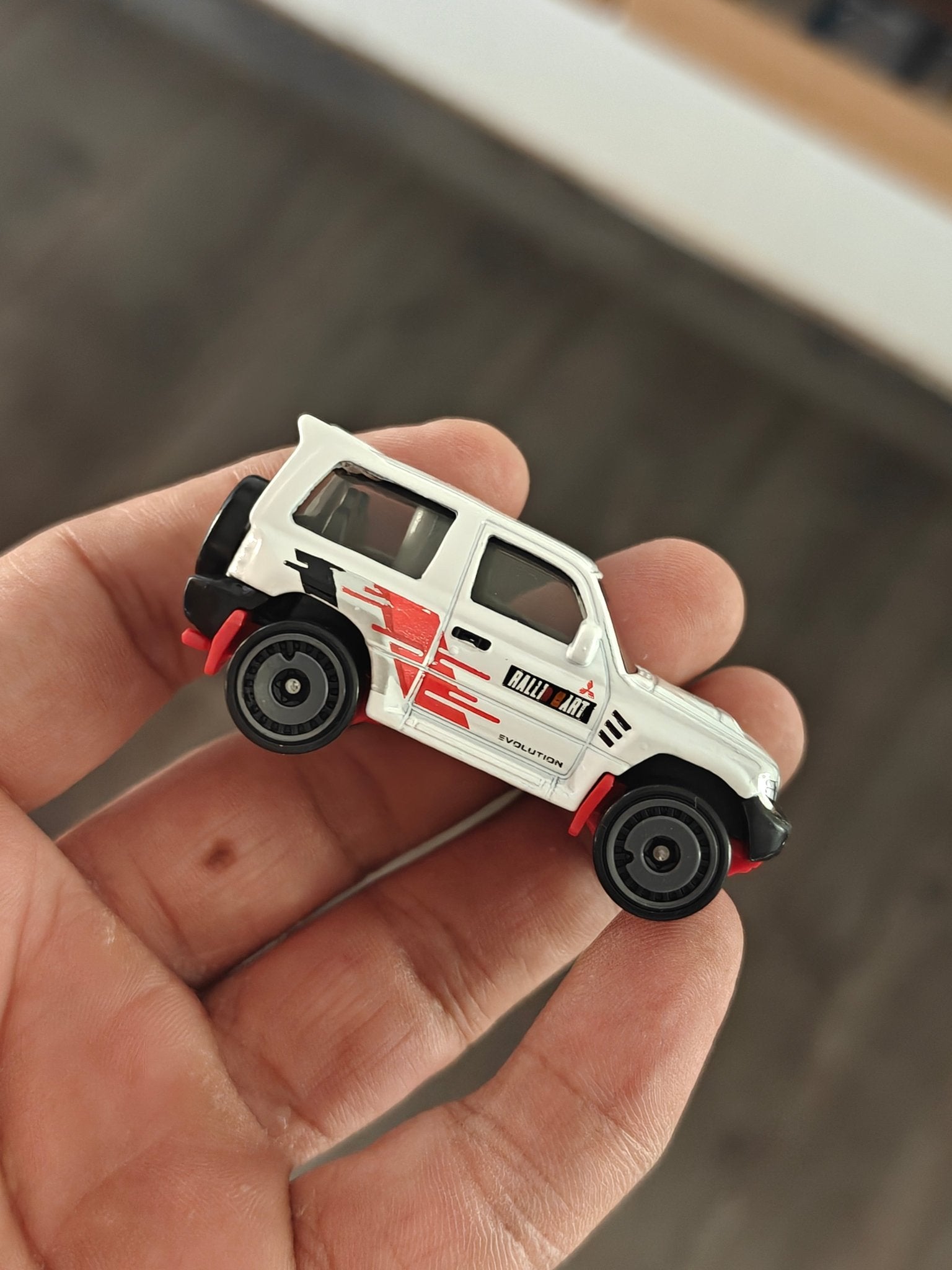 Hot Wheels Mitsubishi Pajero Evolution - White (Uncarded - New) - Kinder Logs