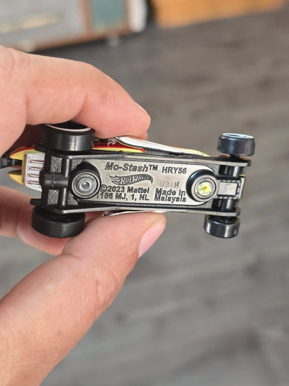 Hot Wheels Mo - Stash - Light Yellow (Uncarded - New) - Kinder Logs