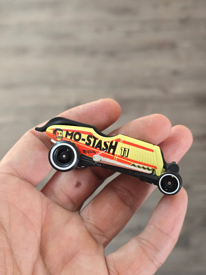 Hot Wheels Mo - Stash - Light Yellow (Uncarded - New) - Kinder Logs