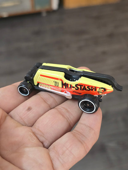 Hot Wheels Mo - Stash - Light Yellow (Uncarded - New) - Kinder Logs