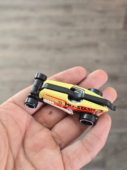 Hot Wheels Mo - Stash - Light Yellow (Uncarded - New) - Kinder Logs