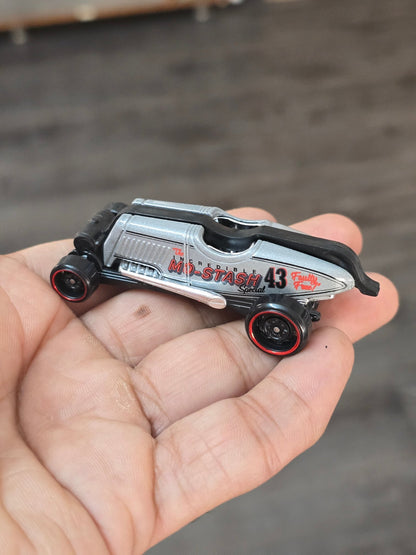 Hot Wheels Mo - Stash - Silver (Uncarded - New) - Kinder Logs