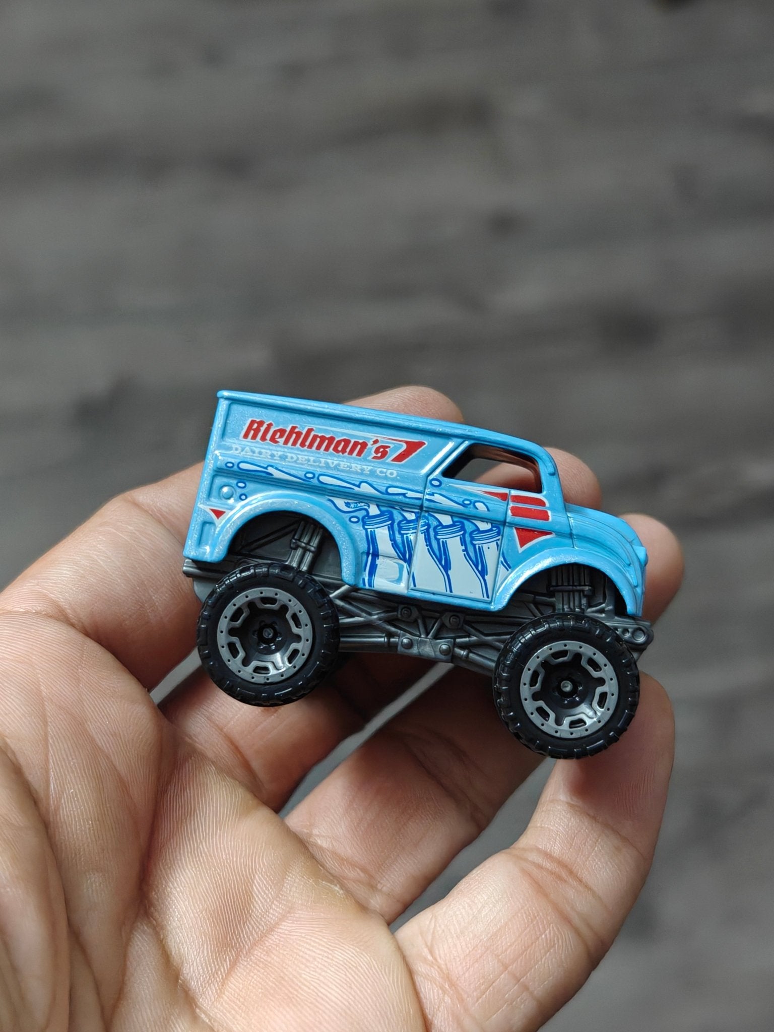 Hot Wheels Monster Dairy Delivery (Uncarded - New) - Kinder Logs