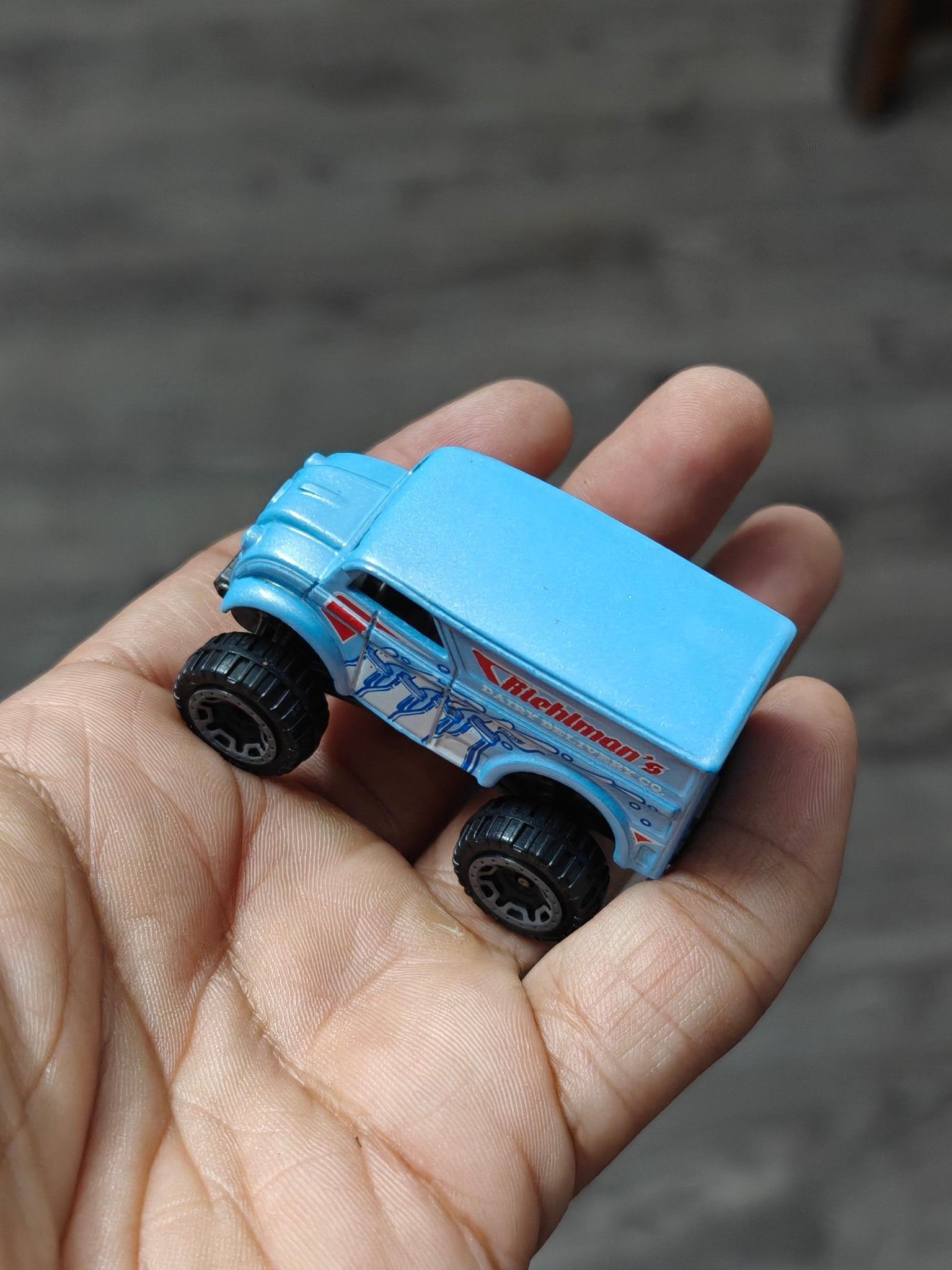 Hot Wheels Monster Dairy Delivery (Uncarded - New) - Kinder Logs